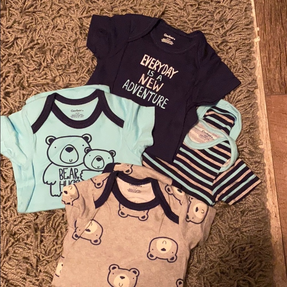 4 Baby onesies